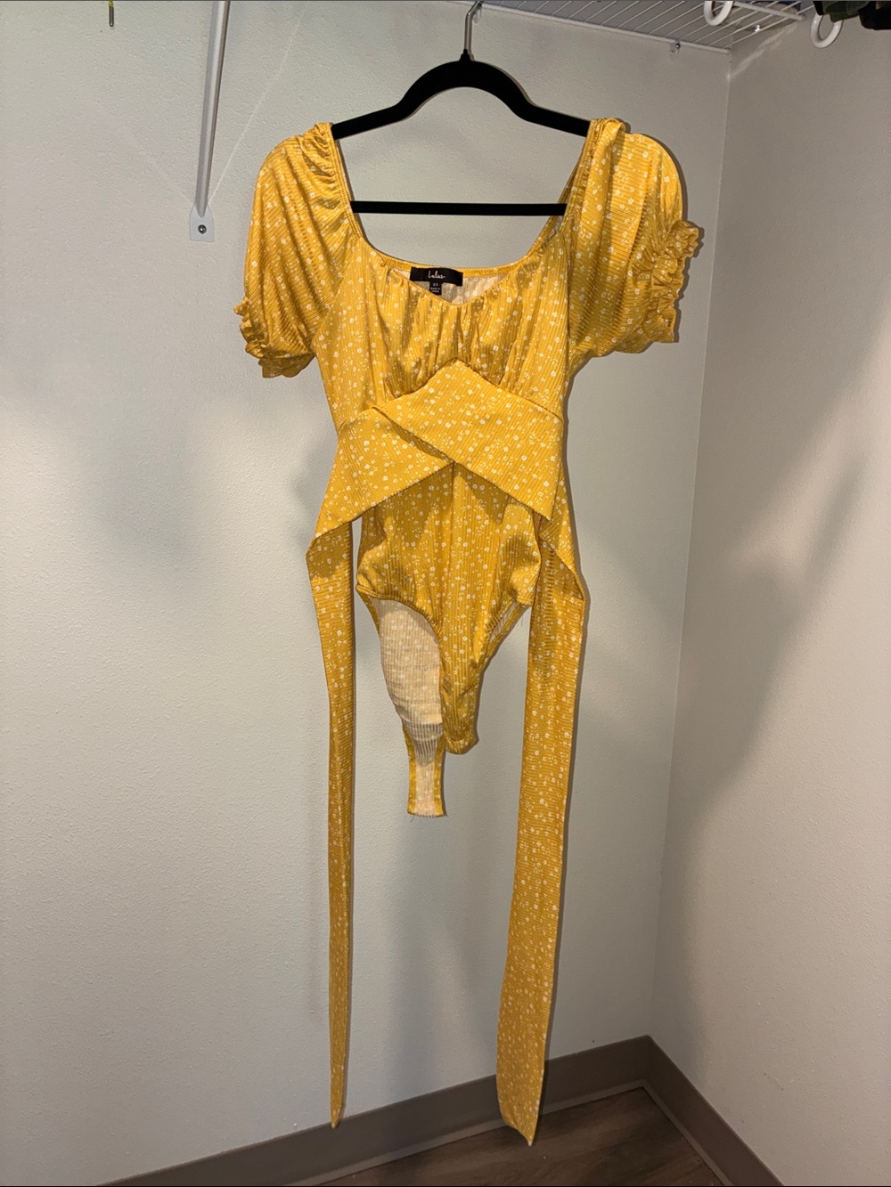 Lulus Mustard Yellow Floral Puff Sleeve Tie Back Bodysuit XS